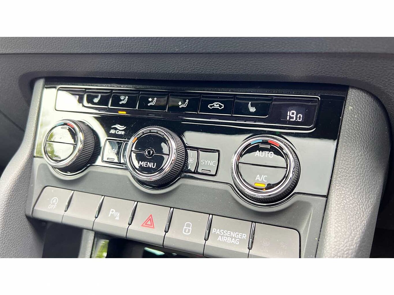 SKODA Karoq SUV 1.5 TSI (150ps) SportLine DSG
