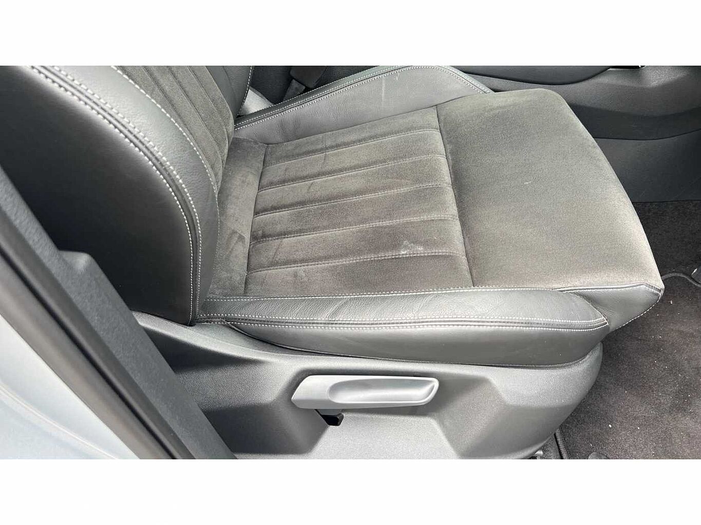 SKODA KAROQ 1.5 TSI SE L 5dr