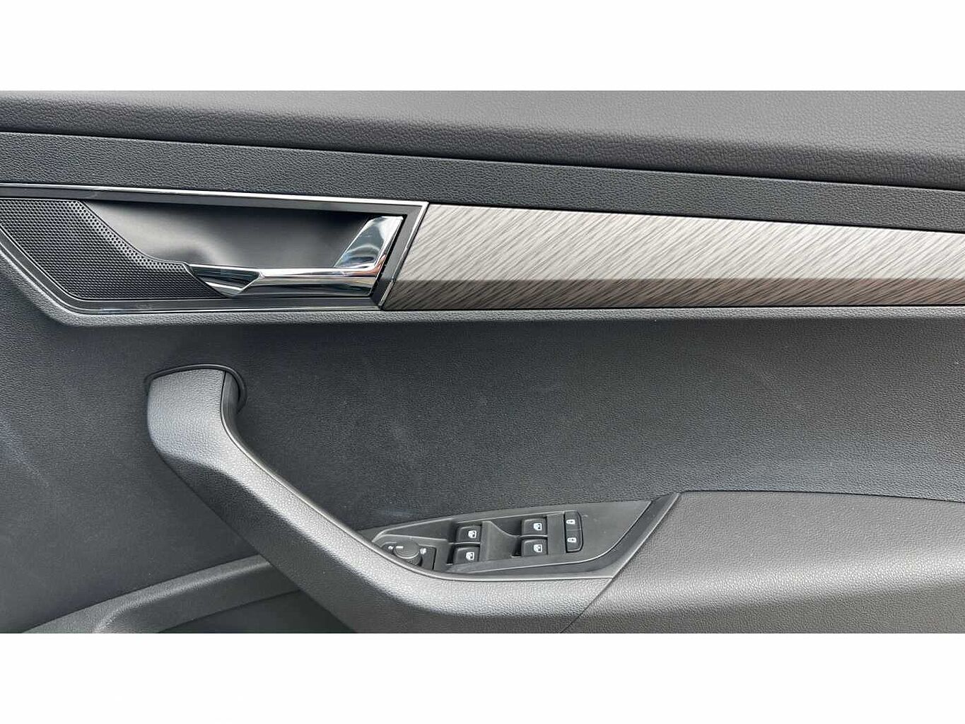 SKODA KAROQ 1.5 TSI SE L 5dr
